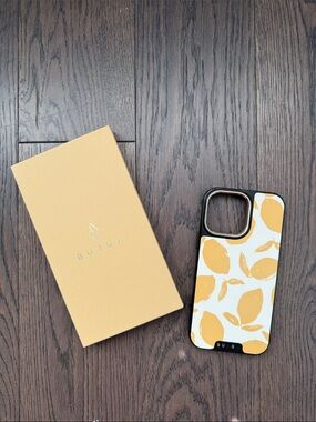 Burga Lemon Print Protective iPhone 14 Pro MacCase - Yellow & White